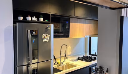 Apartamento mobiliado, 2 quartos sendo uma suíte e vaga coberta