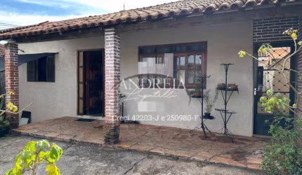 CASA COM 3 QUARTOS SENDO 1 SUITE