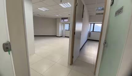 Alugo sala comercial 105m, 2 vagas, Av Tancredo Neves