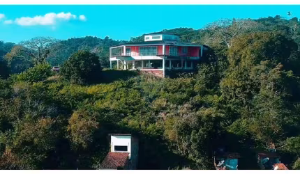 Casa com 4/4 à venda no Coração de Cachoeira