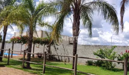 Área de Lazer com Piscina no Condomínio Valle Verde em Iguaraçu-PR