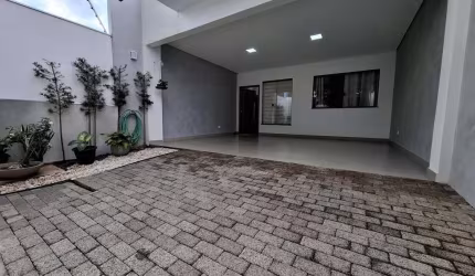 Casa à Venda em Maringá - Jardim Imperial II - Mobiliada e com Piscina