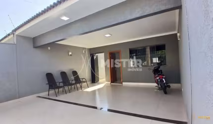 Casa à venda em Maringá, Jardim Tóquio - 120m² - Com corredor Lateral e Churrasqueira