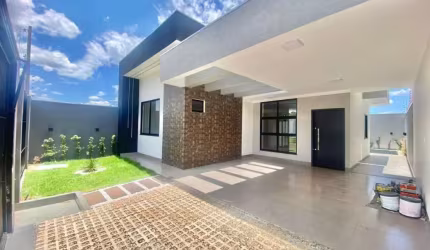 Imóvel com Piscina e corredor lateral no Jardim Oriental, Maringá - Venda