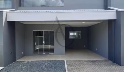 Sobrado para Venda em Blumenau, Itoupava Central, 3 dormitórios, 1 suíte, 3 banheiros, 2 vagas