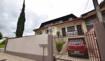 Casa com 3 quartos à venda na Alexandre Dalcuch, 156, Bacacheri, Curitiba por R$ 1.100.000