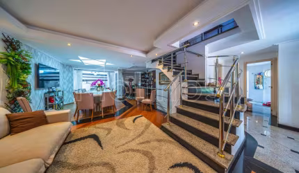 Casa de Alto Padrão em Condomínio Estilo Vilarejo Europeu em São Paulo