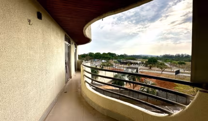 Excelente apartamento em frente ao parque.
