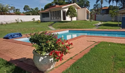 Casa em Condomínio estilo chácaras com Edícula.