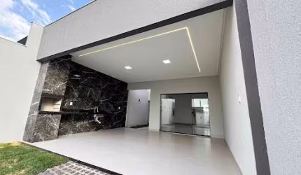 Casa com pé direito alto, porcelanato próximo a av. Brasil |Sul