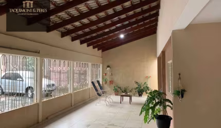 Casa com terreno de 400 metros e com barracão no fundo!