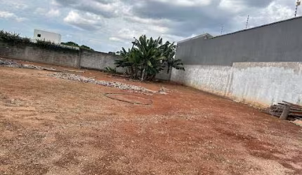 Lote de 360 metros em rua fechada!