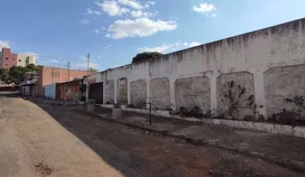 Excelente Área Próxima ao Colégio Couto e Unievangélica