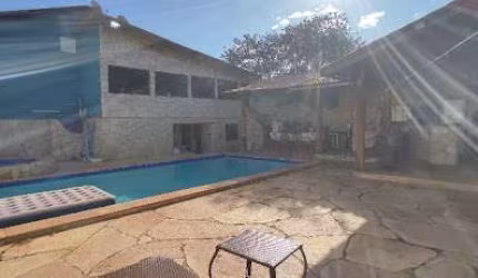 Excelente Casa C/ 3 Suítes - Fácil Acesso Ao Centro