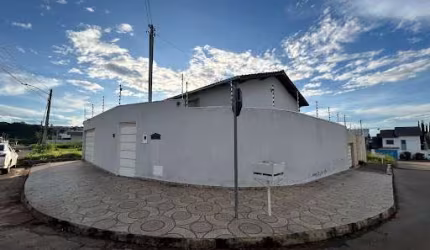 Casa de esquina perto do lago JK com 3 quartos!