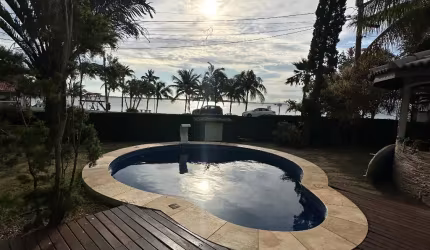 CASA EM CONDOMÍNIO COM CANAL NAVEGÁVEL