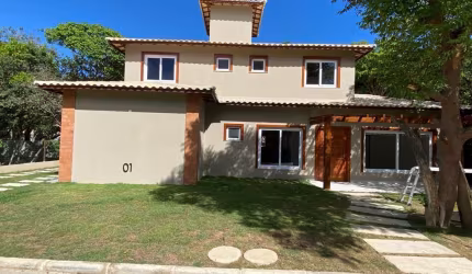 CASA NOVA COM 04 SUÍTES