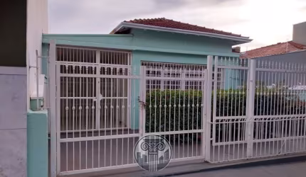 Oportunidade imperdível: Casa comercial à venda em Ribeirão Preto-SP, Jardim Macedo. 2 quartos, 3 salas, 3 banheiros, 3 vagas de garagem - 180m².