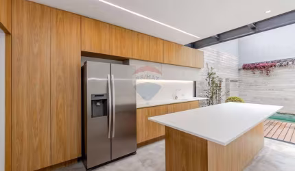 Casa à venda com 136m², recém construída com 3 quartos sendo 2 suítes - Campo Belo/SP