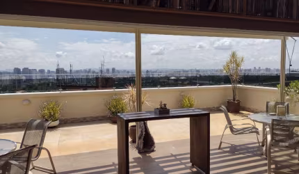 Excelente cobertura para venda com 4 quartos, sendo 2 suítes, 328m²