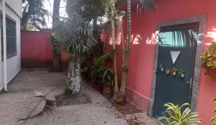 Elegante casa tipo para venda com 5 quartos, sendo 3 suítes, 520m²