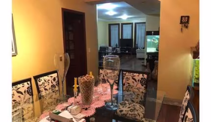 Elegante casa tipo para venda com 3 quartos, sendo 3 suítes, 180m²