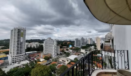 Versátil cobertura para venda com 4 quartos, sendo 2 suítes, 405m²