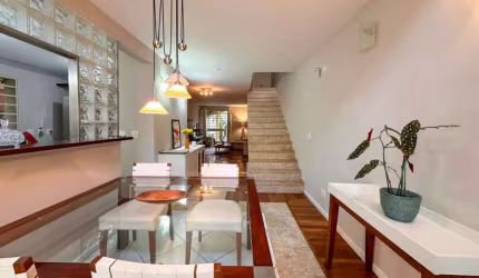 Sensacional casa tipo para venda com 3 quartos, sendo 1 suíte, 220m²