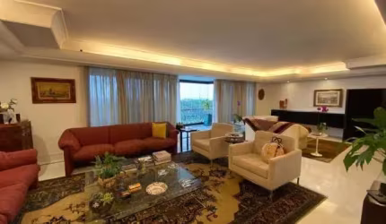Versátil cobertura para venda com 4 quartos, sendo 4 suítes, 550m²