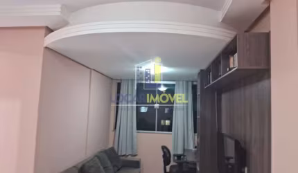 Apartamento de 3º andar de frente com móveis planejados na cozinha e sala, garagem, próximo ao Shop