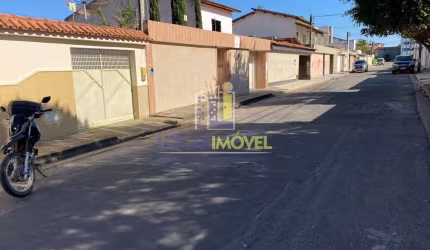 Vendo casa de 3 quartos na região do bairro Candeias,Vitória da Conquista, BA