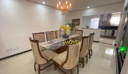 Apartamento térreo à venda, com 4 quartos sendo 2 suítes, com excelente acabamento, garagem para 4