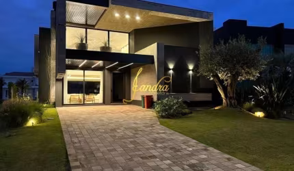 Casa condomínio com 05 suites e piscina beira de lago