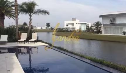 Casa condomínio com 05 suites e piscina aquecida