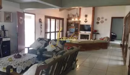 Sobrado em Atlântida! Apenas 01 quadra do mar com 04 dormitórios