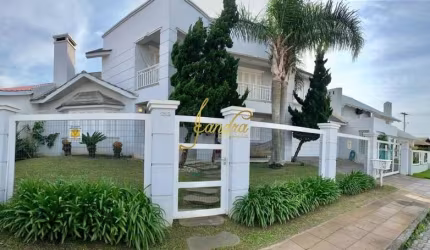 Casa Atlântida, com 6 dormitórios sendo 4 suites  piscina