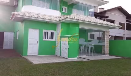 Magnifica casa á uma quadra do mar, 04 suítes sendo 02 com linda vista para o mar!!