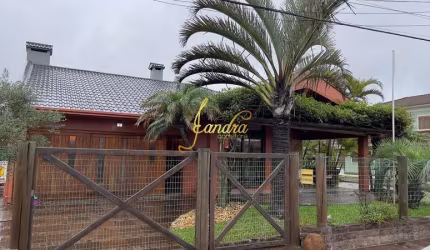 Excelente Casa no Centro de Xangri-lá! de esquina