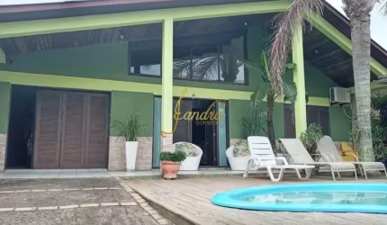 Perfeita casa para suas ferias em família! com 3 dormitórios com dois terrenos