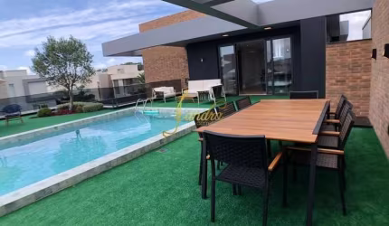 Sobrado em condomínio fechado mobiliado e decorado  piscina aérea com borda infinita