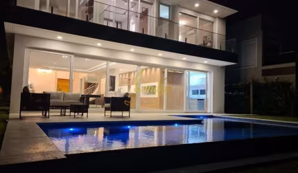 Sobrado 05 suítes com piscina em condomínio fechado mobiliado e decorado