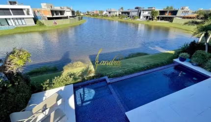 Casa condomínio com 04 suites e piscina
