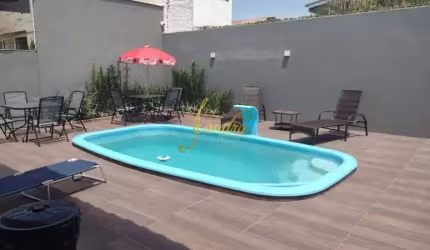 Casa em Atlântida! Apenas 01 quadra do mar, composta por 05 dormitórios, 03 suíte
