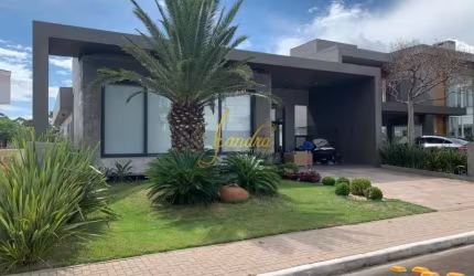 Casa térrea em condomínio fechado com 04 suites mobiliada e decorada