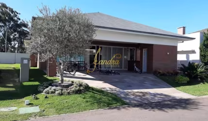 Excelente Casa no Condomínio Malibu! Com 04 suites