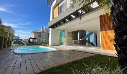 Excelente sobrado em Condomínio com 04 suítes  beira lago