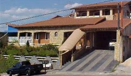 Linda casa com 4 suites e piscina