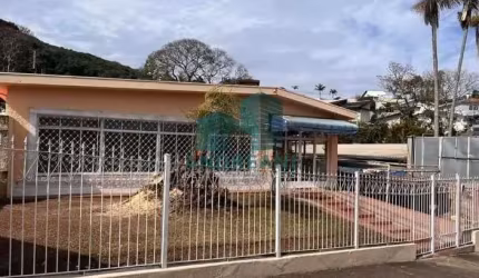 Casa com 3 quartos à venda na Doutor David Benedito Ottoni, 816, Jardim dos Estados, Poços de Caldas por R$ 1.000.000