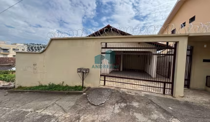 Casa com 3 quartos para alugar na Fosco Pardini, 2828, São José, Poços de Caldas por R$ 2.000