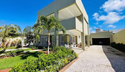 Casa à venda no bairro Busca Vida - Camaçari/BA
